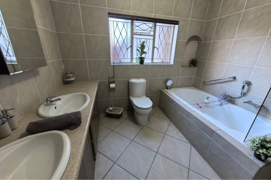 4 Bedroom Property for Sale in Hillcrest Northern Cape